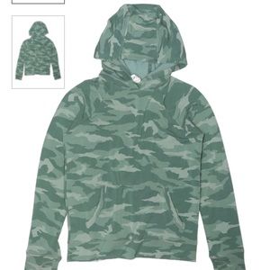 ATHLETA GIRL GREEN CAMO SWEATSHIRT PULLOVER SIZE: GIRLS LARGE/12
